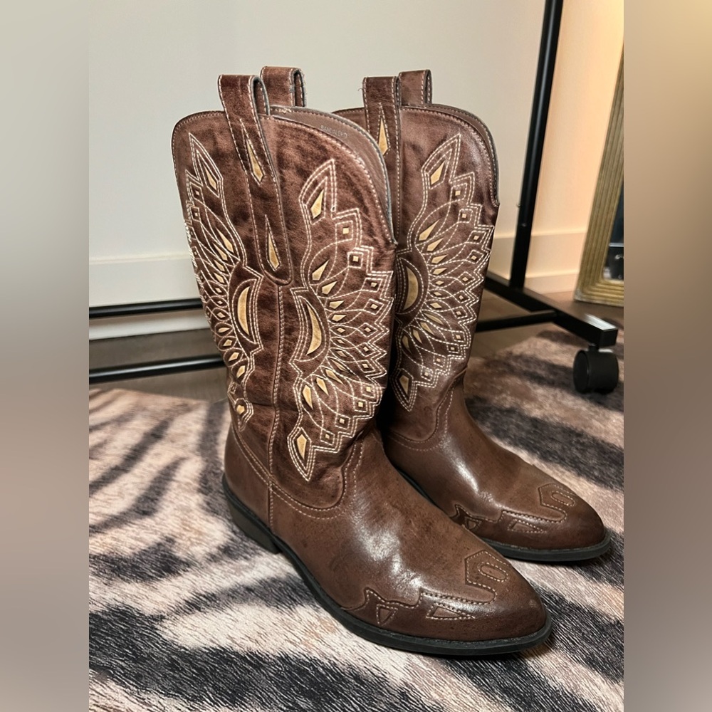 Brown cowgirl boots